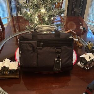 TUMI Grey w Black leather Expandable Men's briefcase luggage w shoulder strap 🆕💼